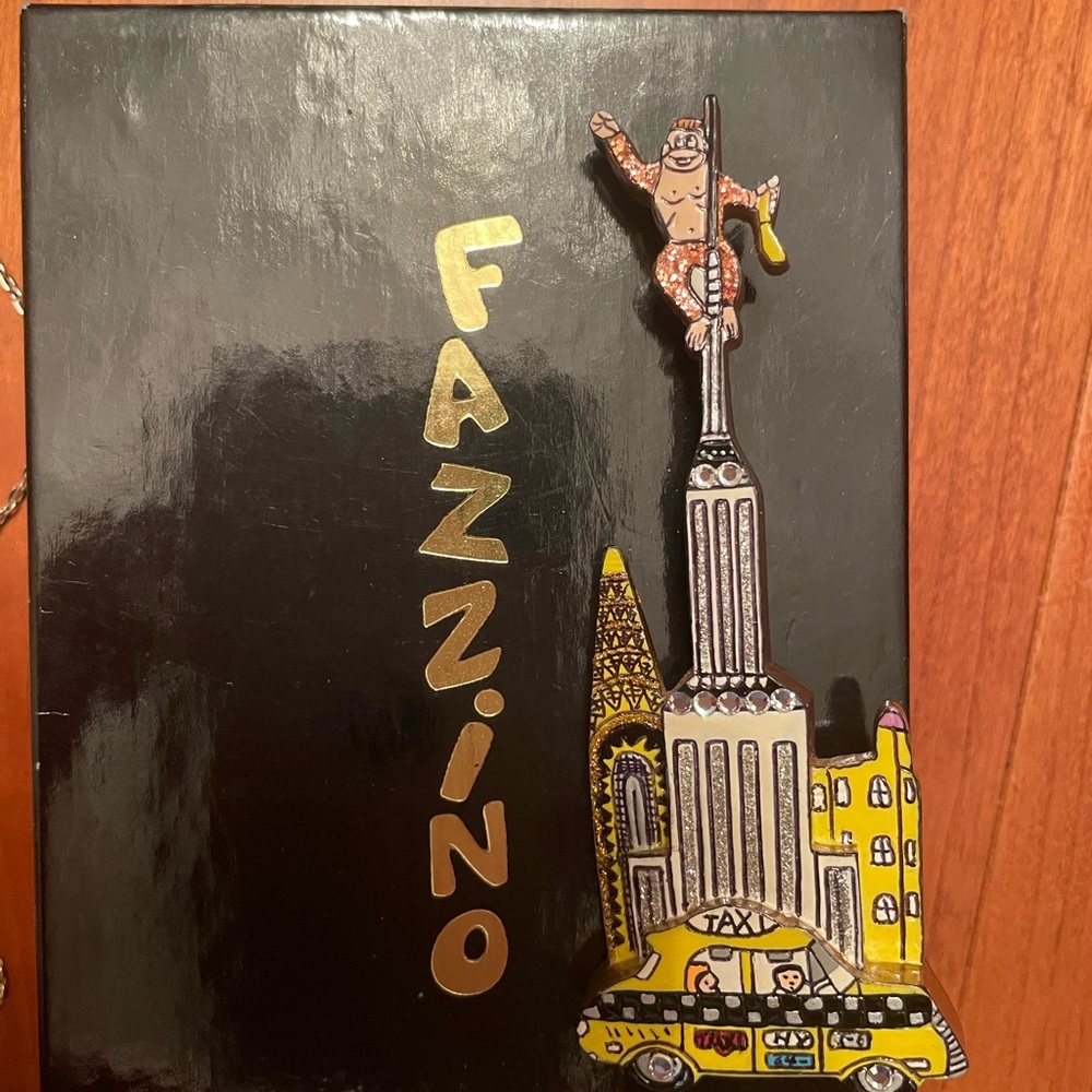 Charles Fazzino hand signed King Kong pin/brooch with box